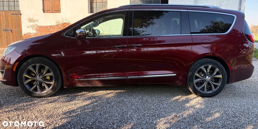 Chrysler Pacifica - 5