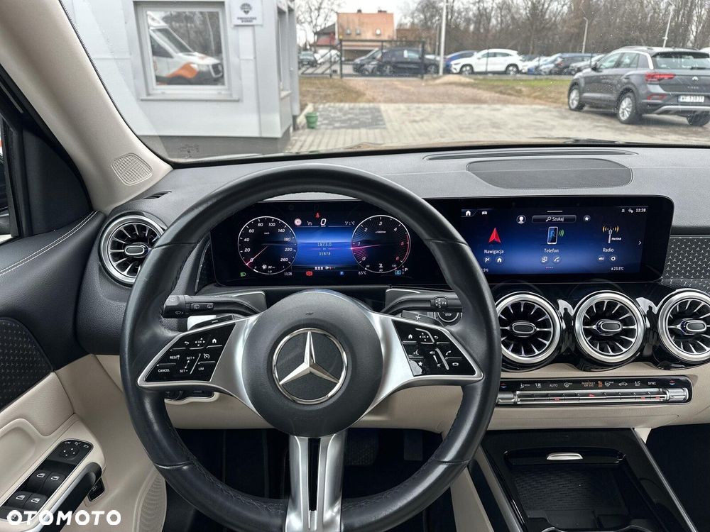 Mercedes-Benz GLB - 11