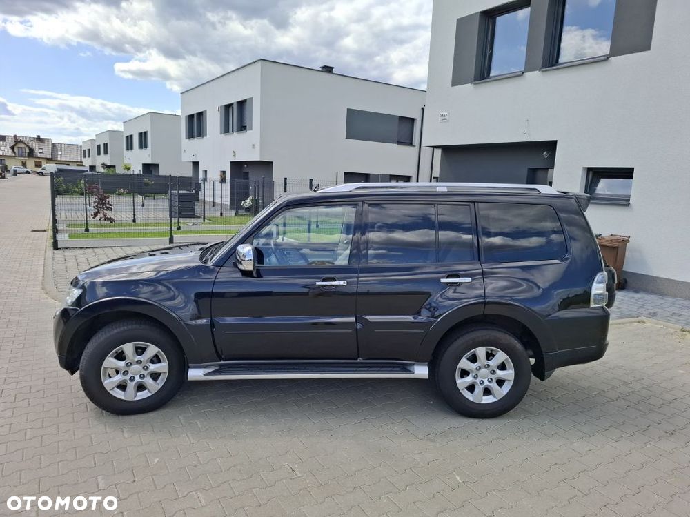 Mitsubishi Pajero - 2