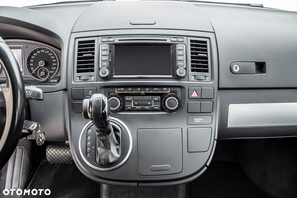 Volkswagen Multivan - 10