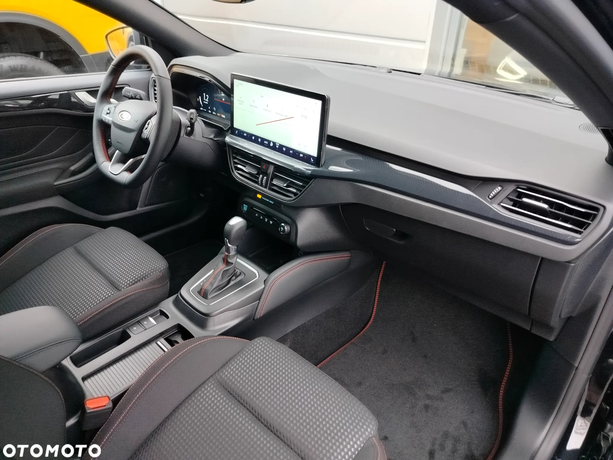 Ford Focus 1.0 EcoBoost mHEV ST-Line X - 32