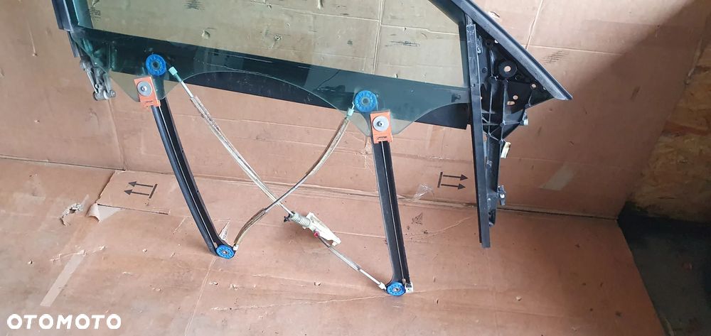 Mechanizm podnośnik szyby ramka prawy przód Audi A3 8P 5D - 5