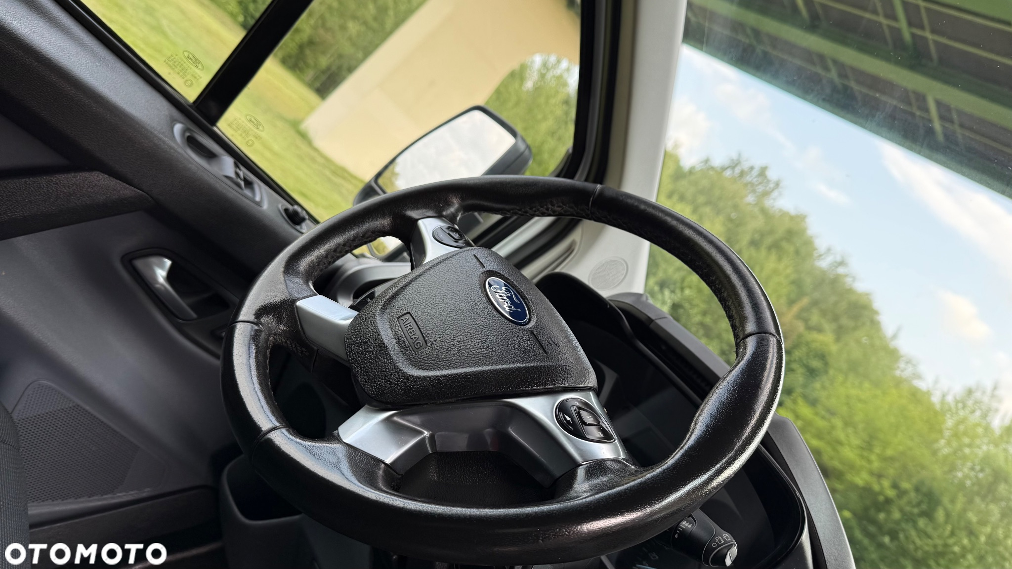 Ford CUSTOM - 18