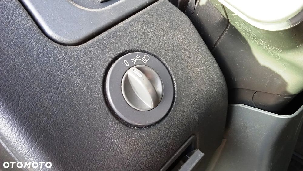 Kierownica multifunkcja licznik zegary panel szyb lusterek retarder deska rozdzielcza CB radio tachograf schowek kufer głośnik szyberdach MAN TGL - 9
