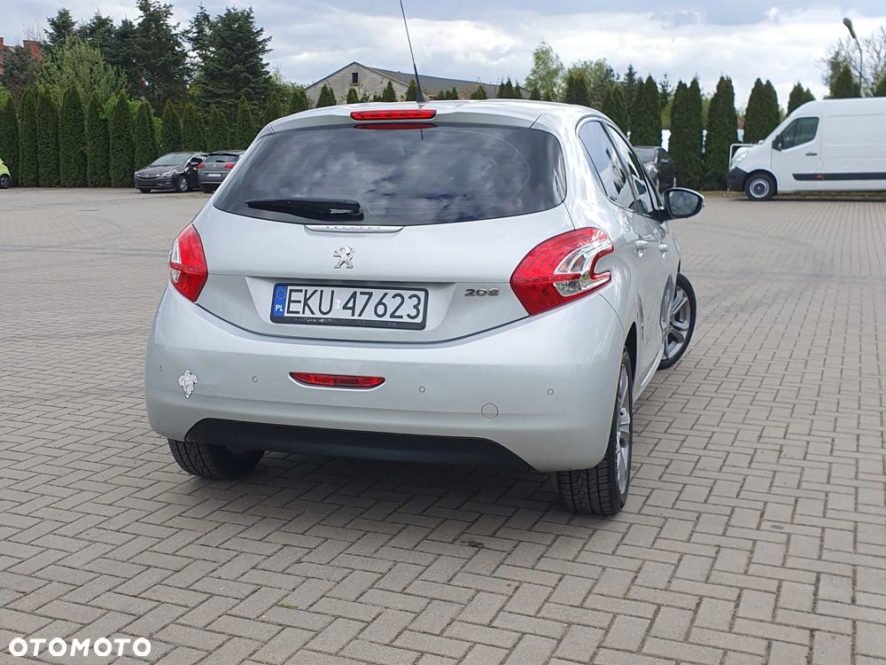 Peugeot 208 - 10