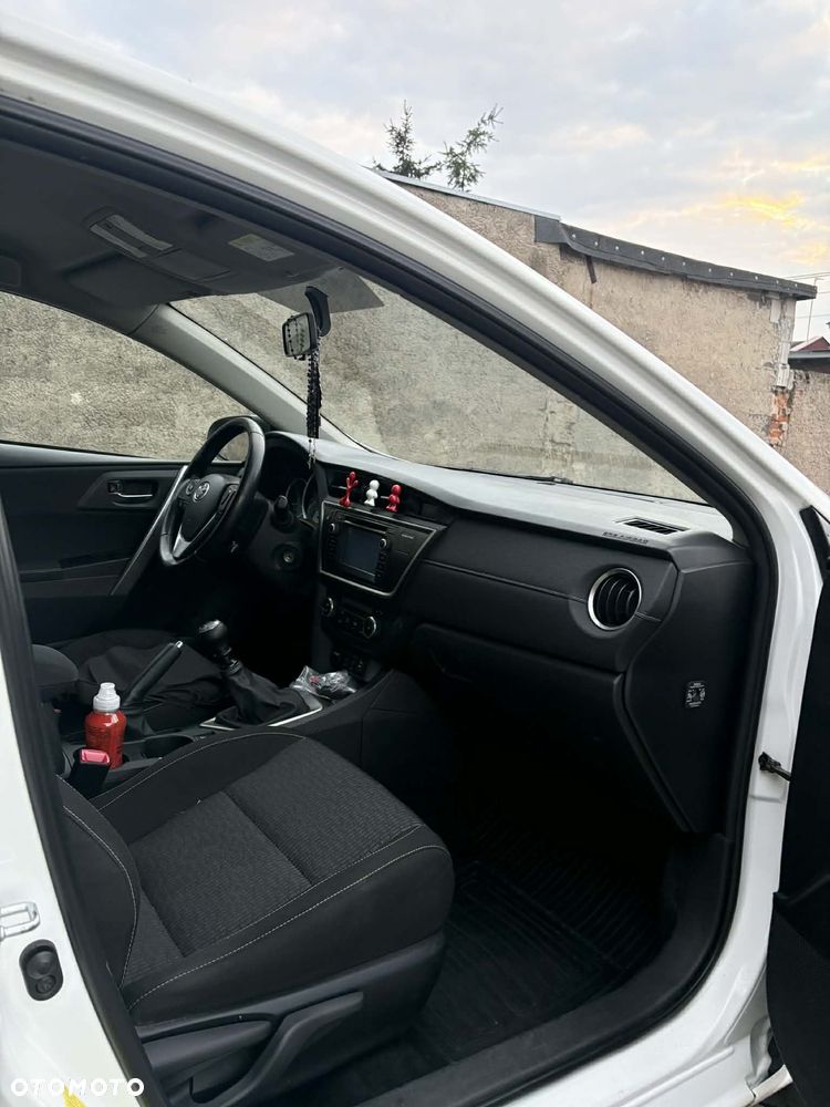 Toyota Auris 2.0 D-4D Dynamic - 8