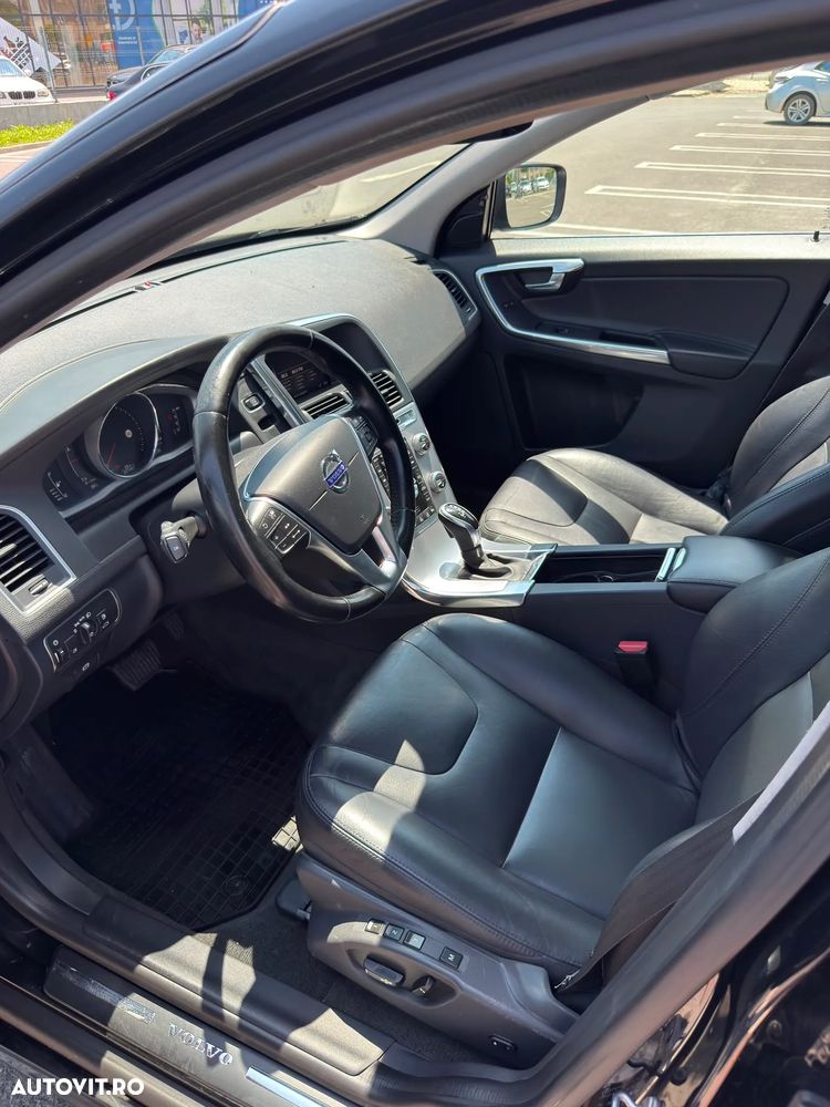 VOLVO XC60 2017 — imagine 9