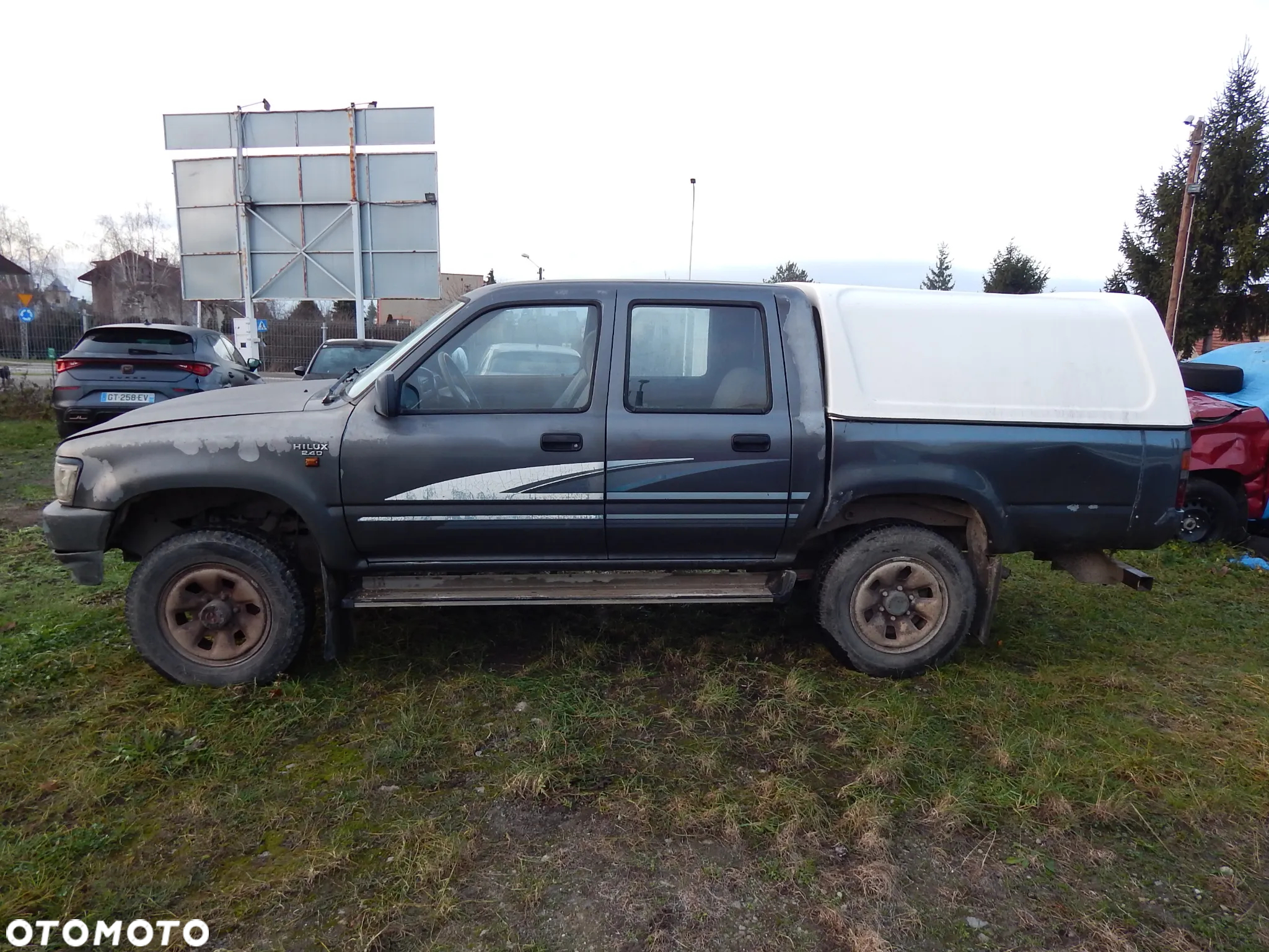 Toyota Hilux 4WD DLX - 6