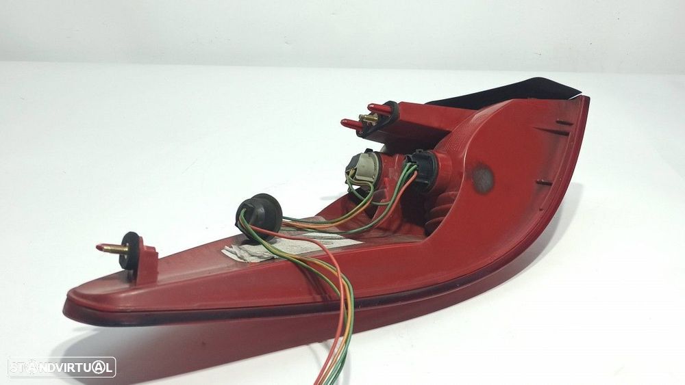 FAROLIM TRASEIRO DIREITO PEUGEOT 607 (S1) BáSICO - 4