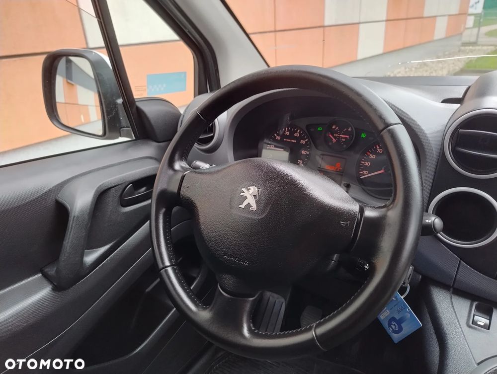 Peugeot PARTNER PO LIFT 1.6 HDI (90KM) 5-BIEGÓW KLIMA TEMPOMAT TABLET STAN IDEALNY FULL OPCJA BEZWYPADKOWY SERWIS KM NIE MA RDZY ! ! ! - 12