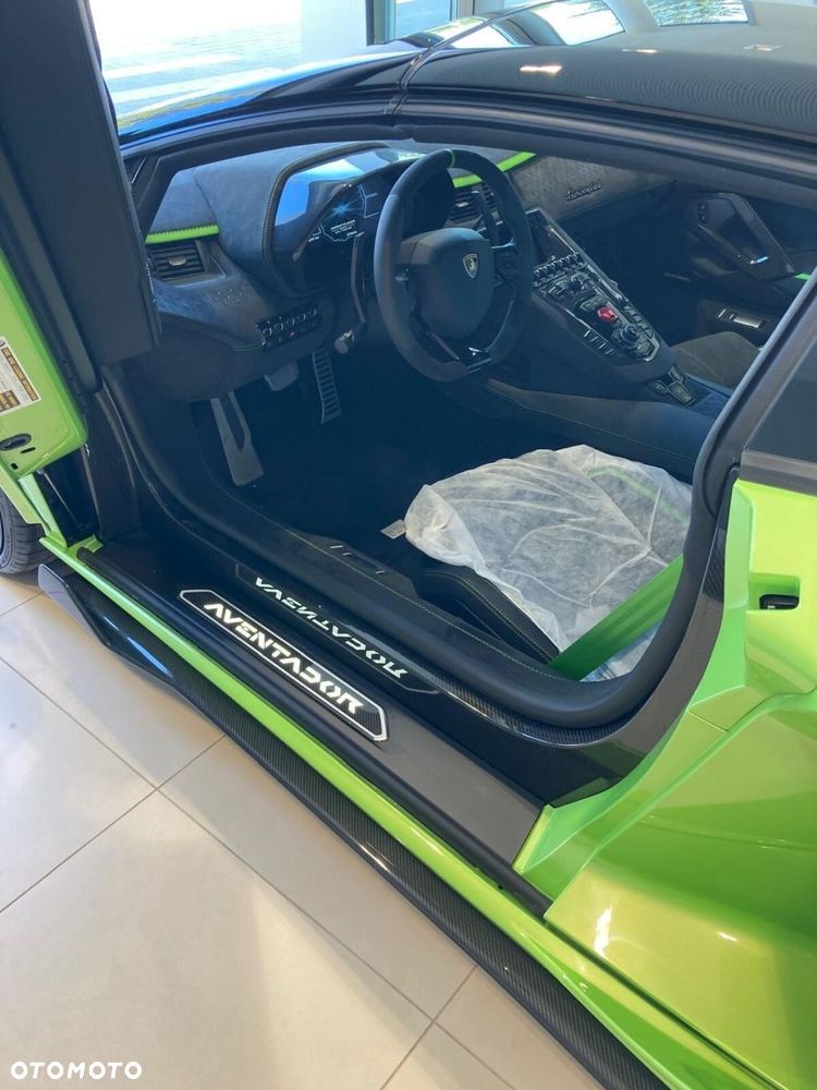 Lamborghini Aventador - 16