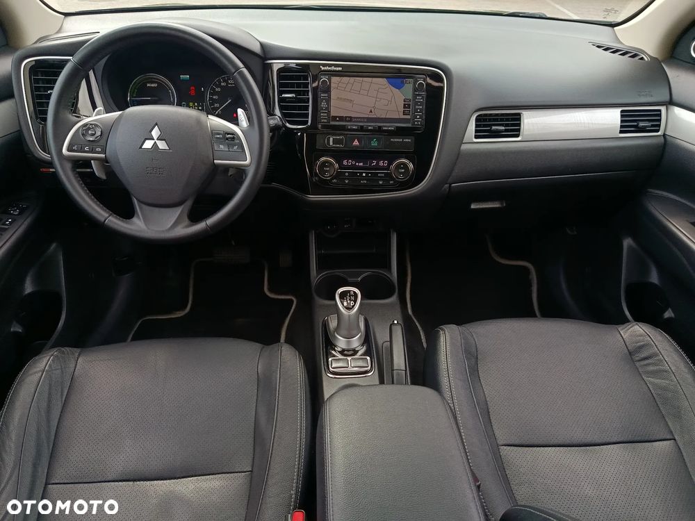 Mitsubishi Outlander 2.0 4WD Plus - 33