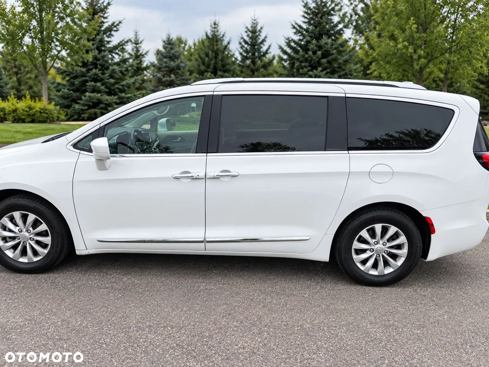 Chrysler Pacifica - 1