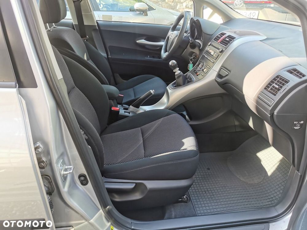 Toyota Auris 1.6 Premium - 16