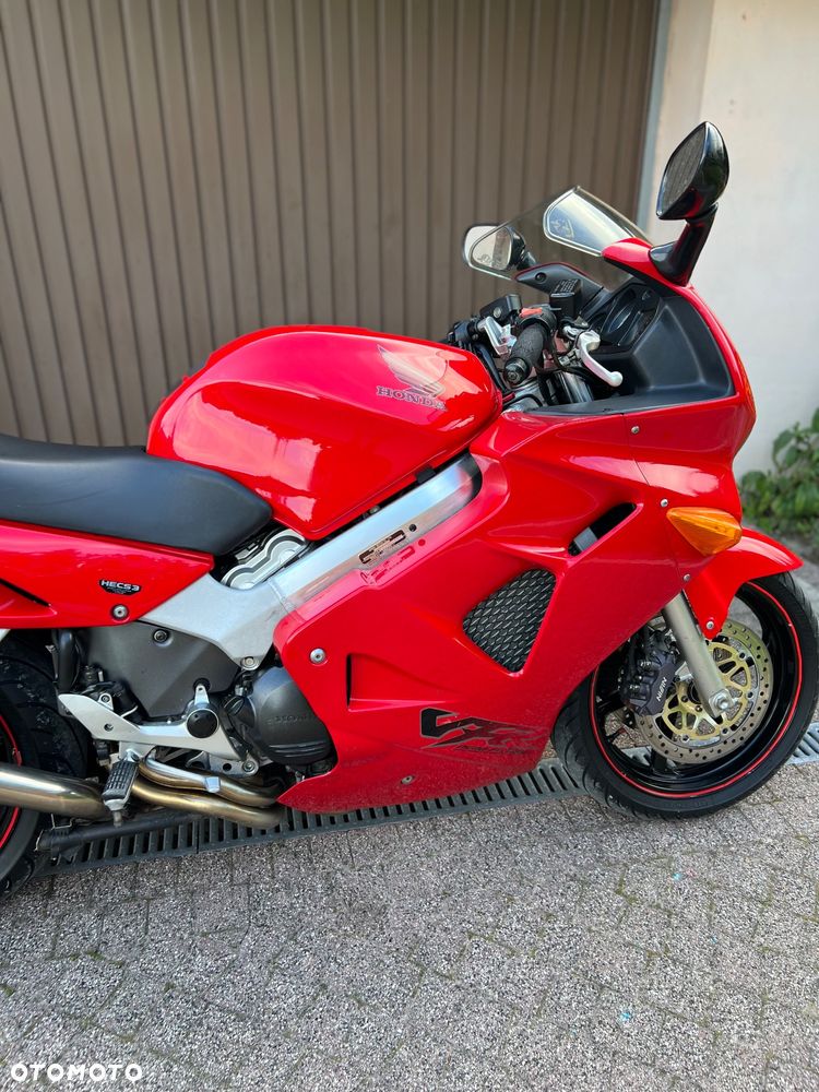 Honda VFR - 4