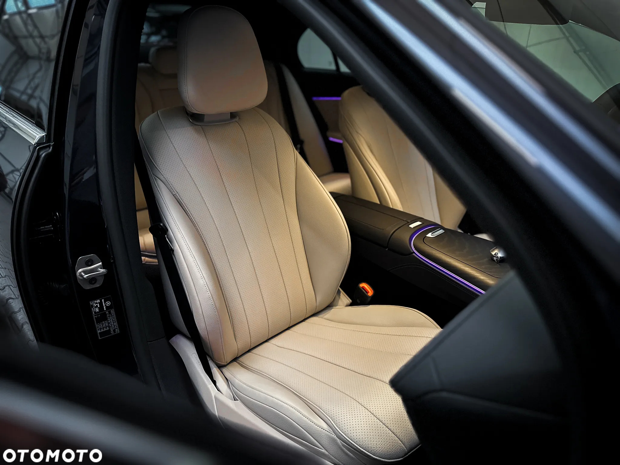 Mercedes-Benz Klasa E 220 d T 4Matic 9G-TRONIC Edition AMG Line - 25