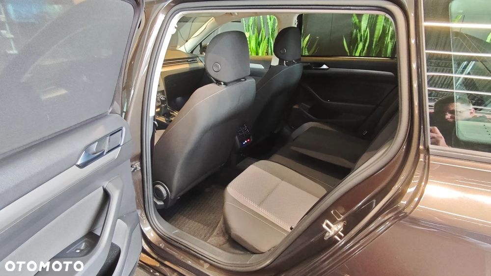 Volkswagen Passat - 13