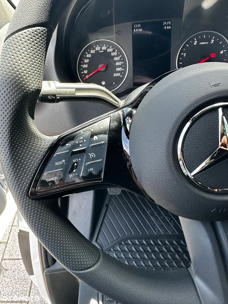 Mercedes-Benz Sprinter - 14