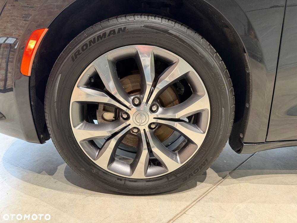 Chrysler Pacifica - 12