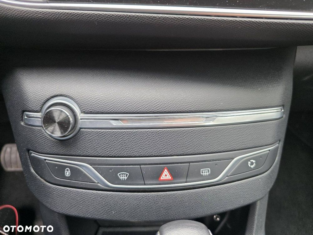 Peugeot 308 BlueHDi 120 EAT6 Stop & Start Active Business-Paket - 26