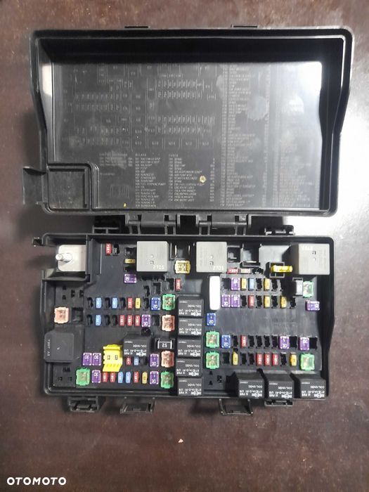 skrzynka bezpieczników jeep grand cherokee wk2 srt - 3