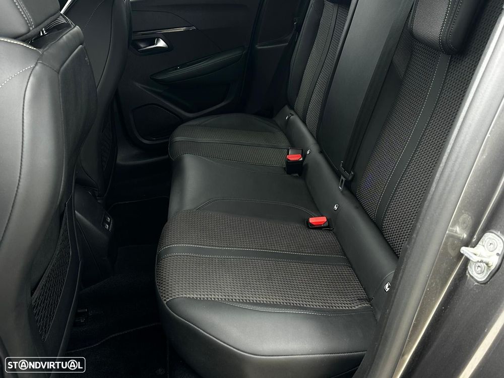 Peugeot 208 1.2 PureTech GT EAT8 - 8