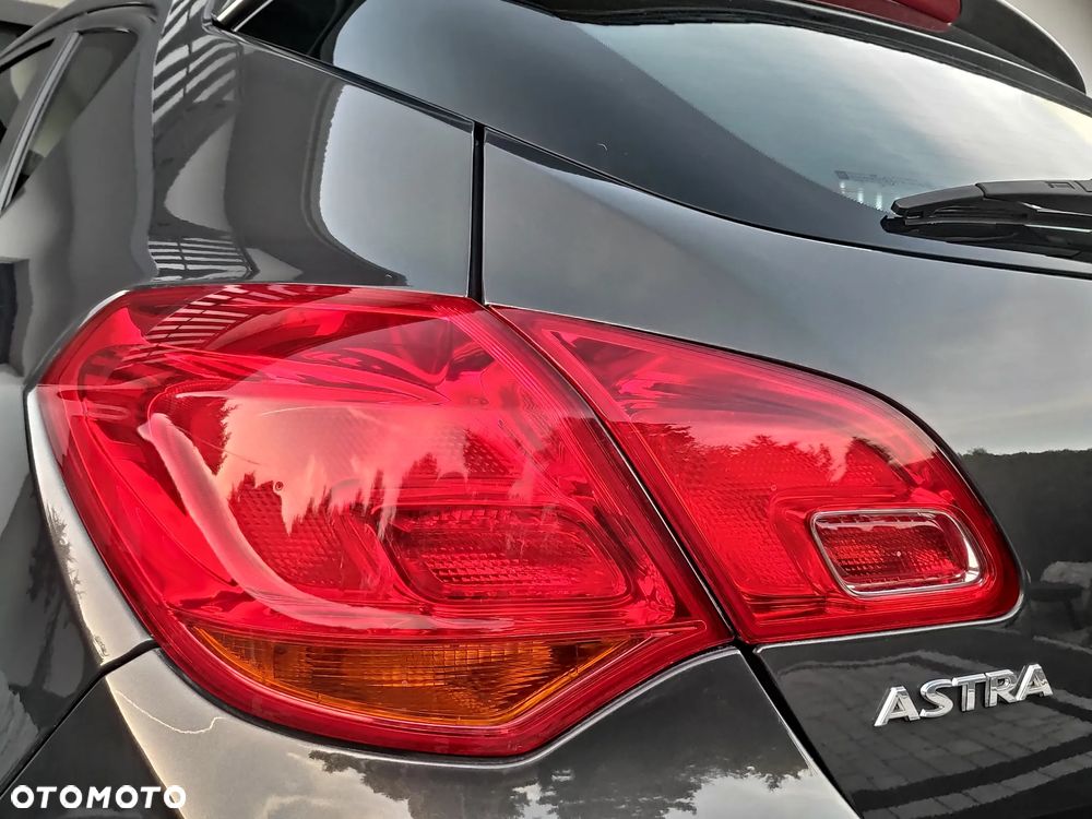 Opel Astra 1.4 T Essentia - 23