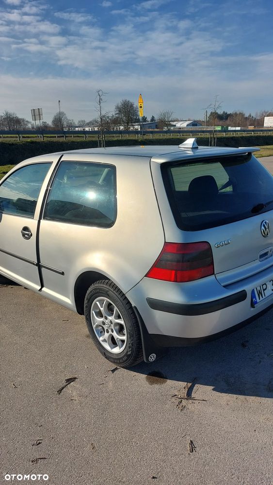 Volkswagen Golf 1.6 Basis - 4