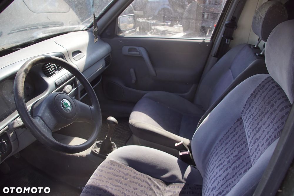 Auto na części - Skoda Felicia Pickup 1.9 D 64 KM AEF 002300041R 1998R Silnik Skrzynia Drzwi Szyba Maska Lampa Lusterko Deska Kokpit Sterownik Moduł Czujnik Fotel Licznik Kierownica - 10