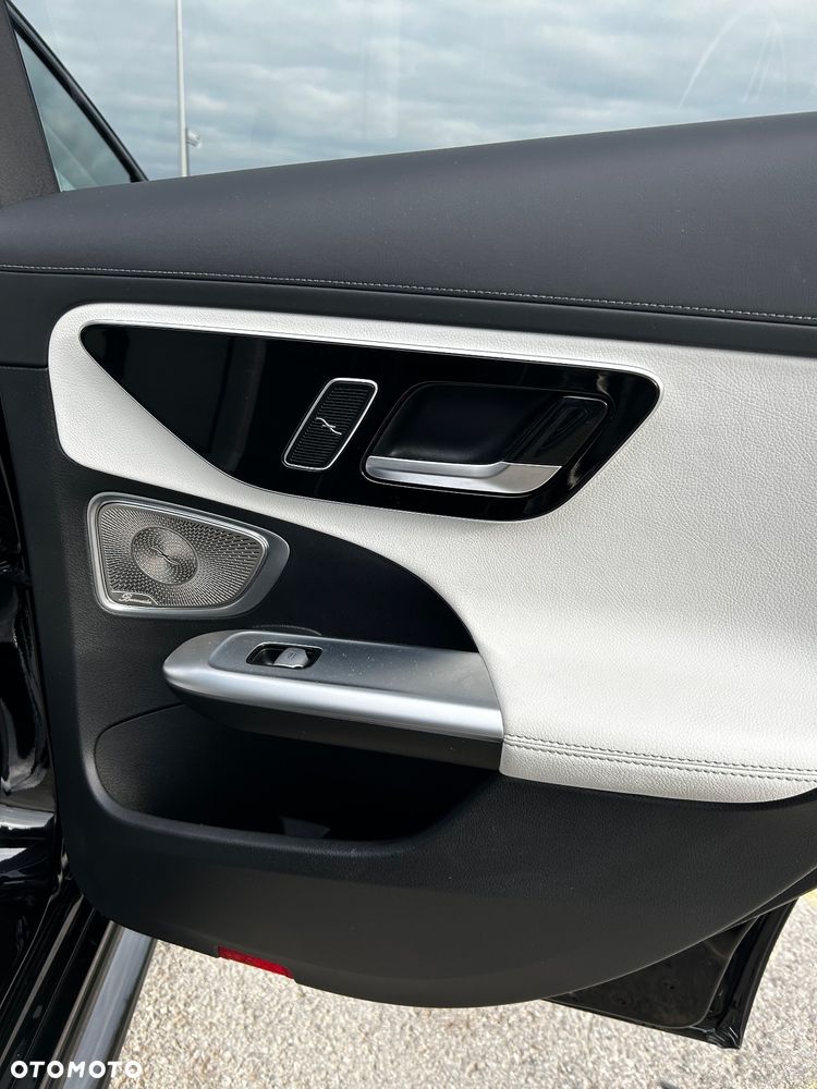 Mercedes-Benz Klasa C 200 mHEV 4-Matic AMG - 14