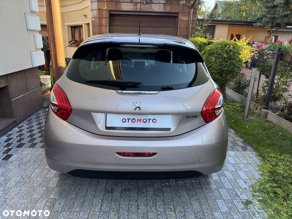 Peugeot 208 - 5