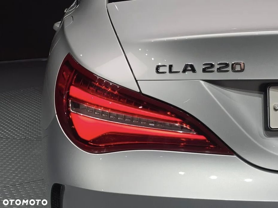 Mercedes-Benz CLA 220 4Matic 7G-DCT AMG Line - 22