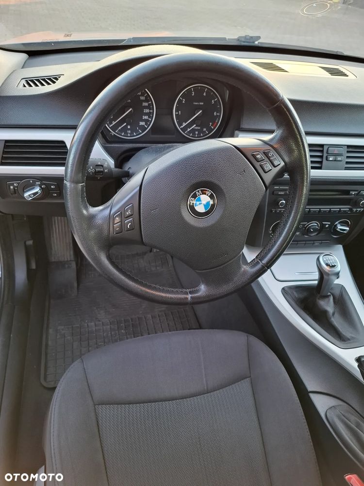 BMW Seria 3 318i - 14