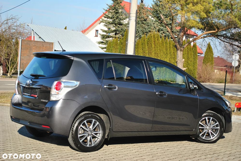 Toyota Verso 1.6 Premium 7os - 9
