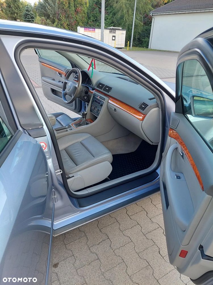 Audi A4 Limousine - 4