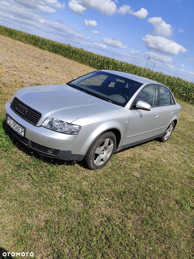 Audi A4 Limousine - 1