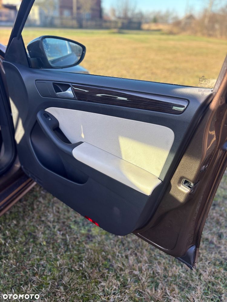 Volkswagen Jetta 1.4 TSI BlueMotion Technology - 10