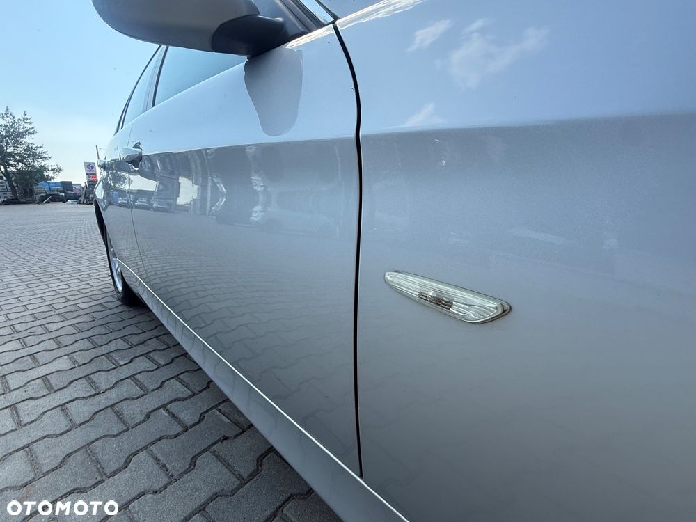 BMW Seria 3 325i - 32