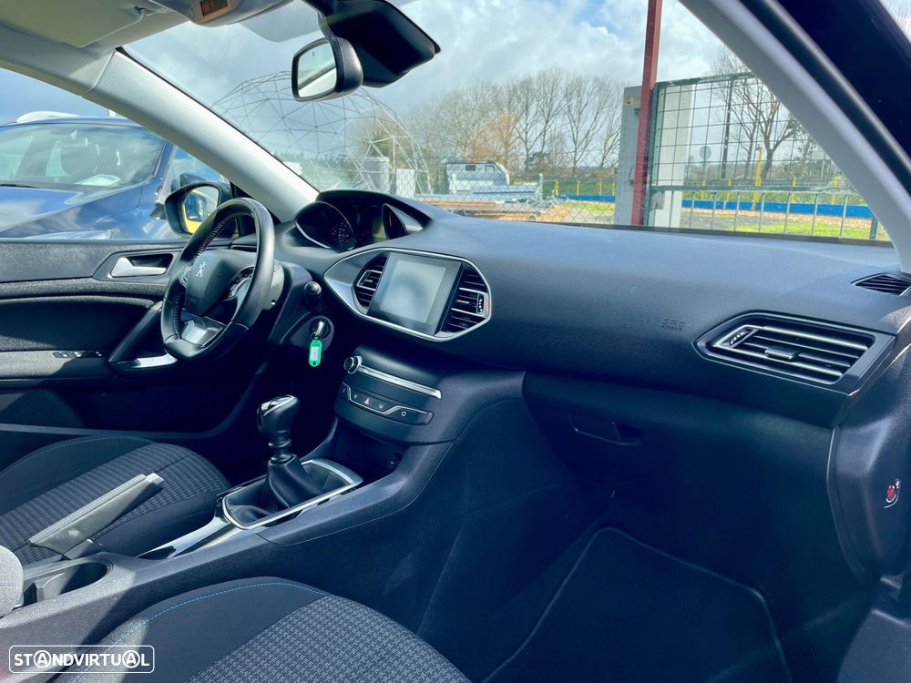 Peugeot 308 1.2 PureTech Style - 26