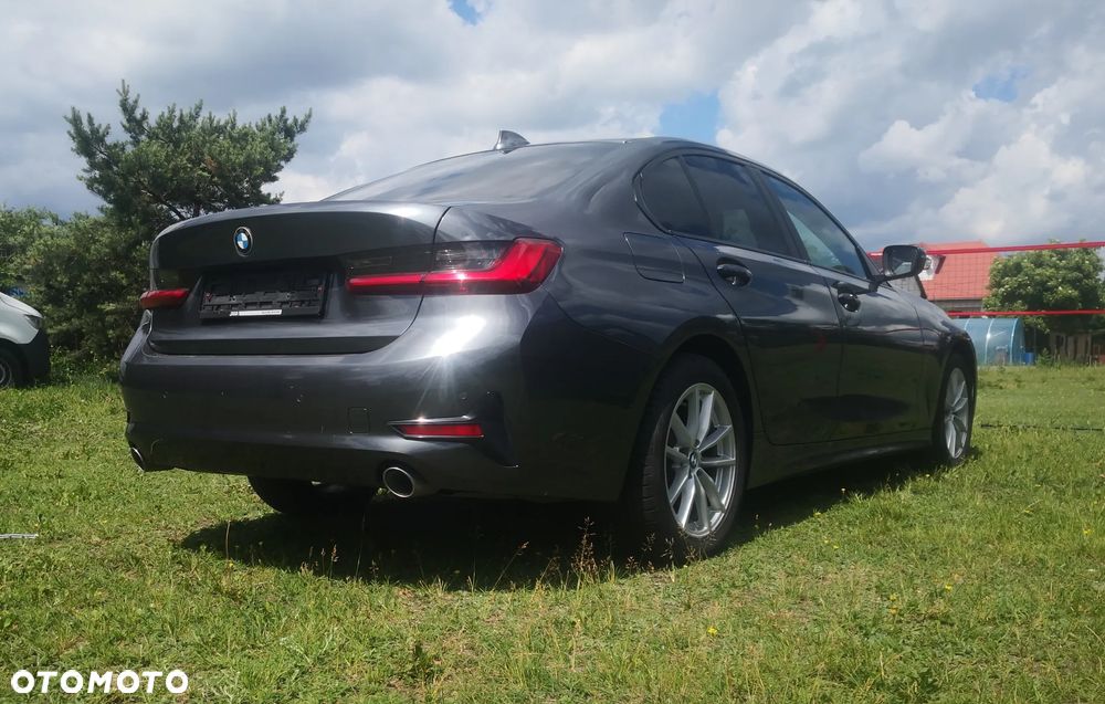 BMW Seria 3 318d Luxury Line - 12