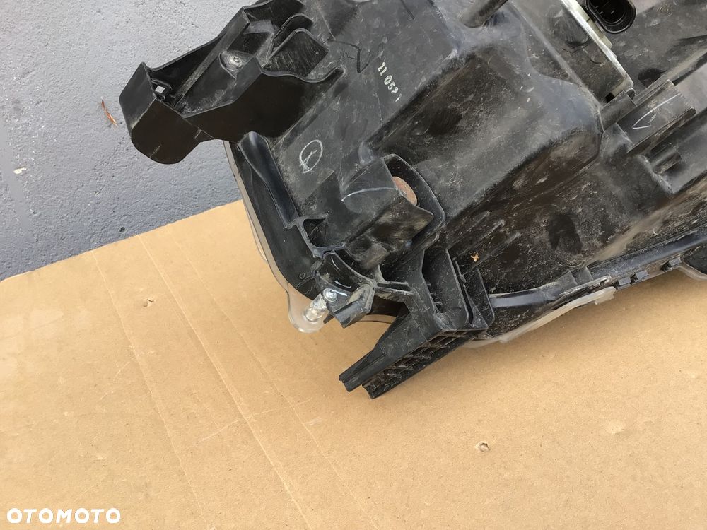 Lampa przednia prawa Toyota Hilux Lift - 3