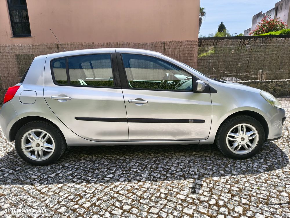 Renault Clio 1.2 16V Privilège - 5
