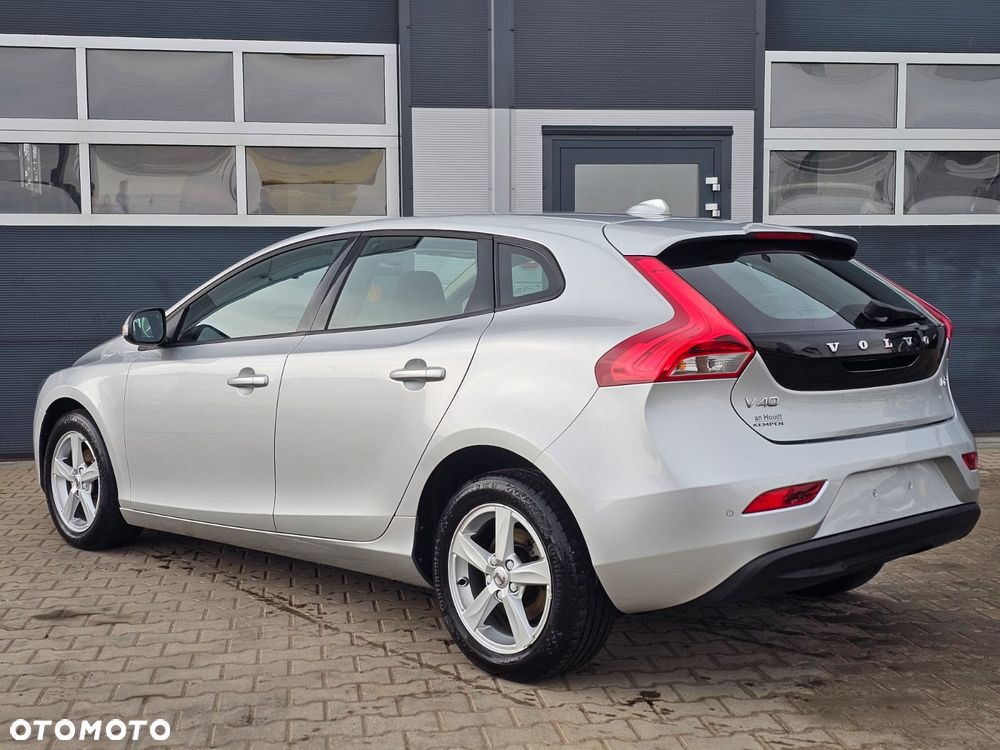 Volvo V40 D2 Momentum - 4