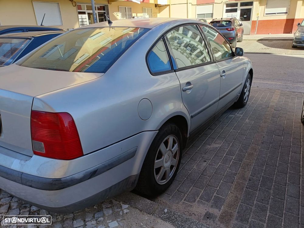 VW Passat 1.6 Confortline - 10