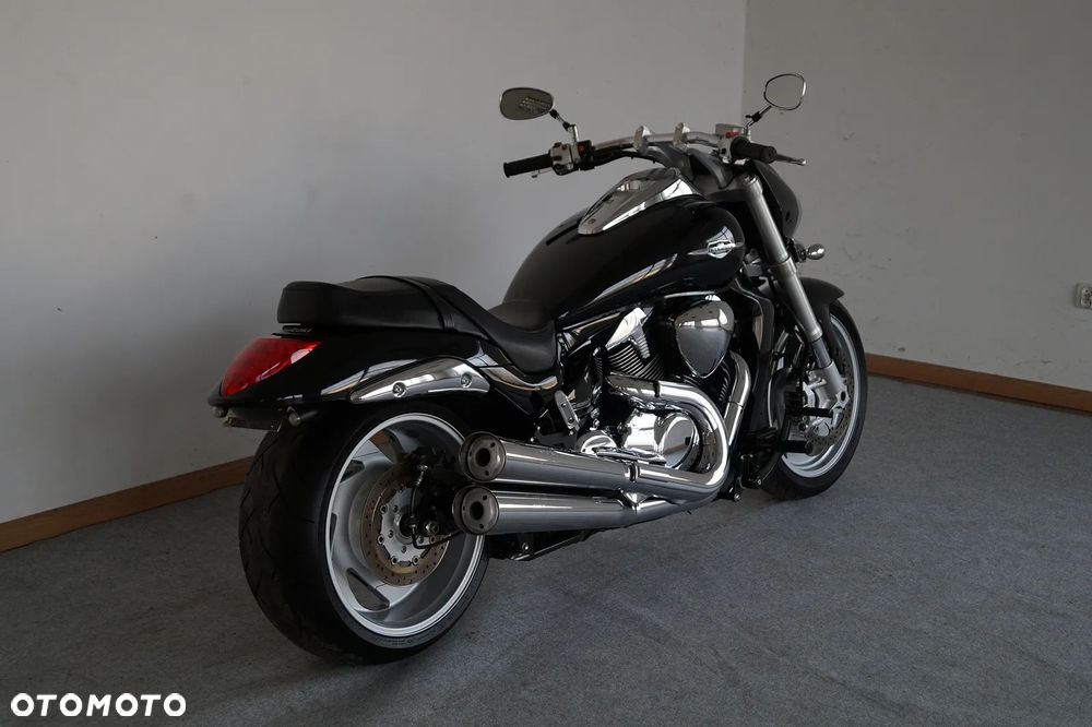 Suzuki Intruder - 8