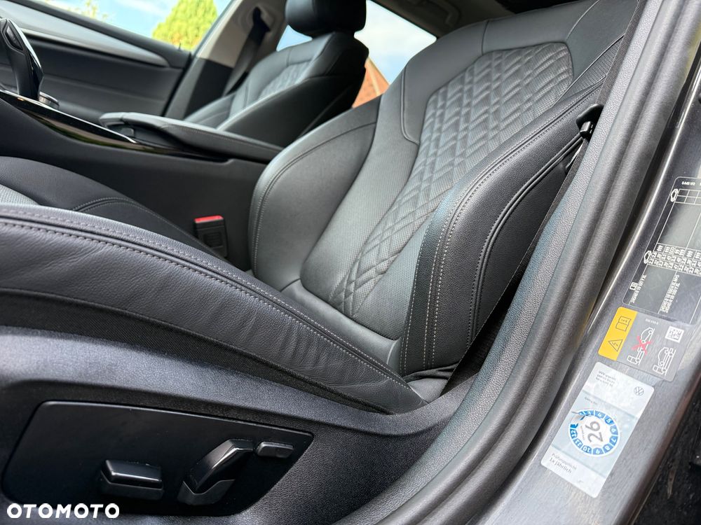 BMW Seria 5 530e xDrive Luxury Line sport - 23