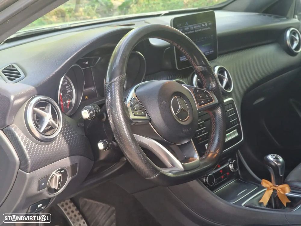 Mercedes-Benz A 180 d AMG Line - 14