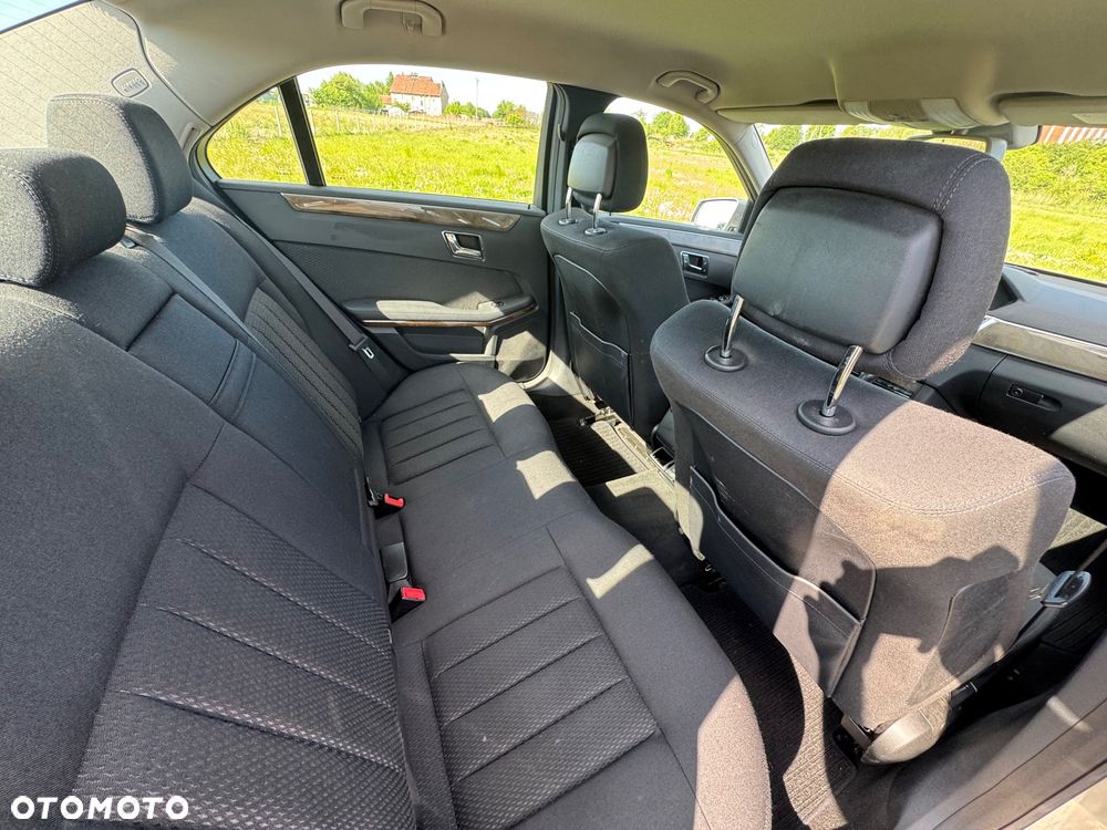 Mercedes-Benz Klasa E 250 BlueEFFICIENCY 7G-TRONIC Elegance - 18
