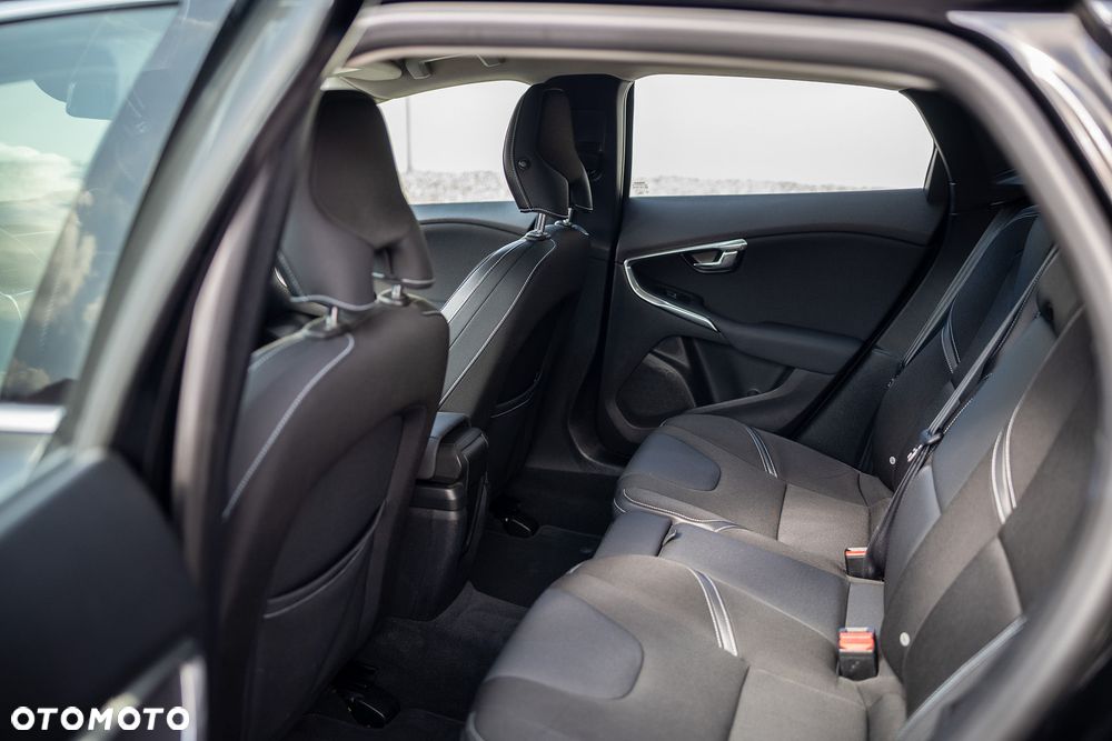 Volvo V40 T3 Momentum - 24