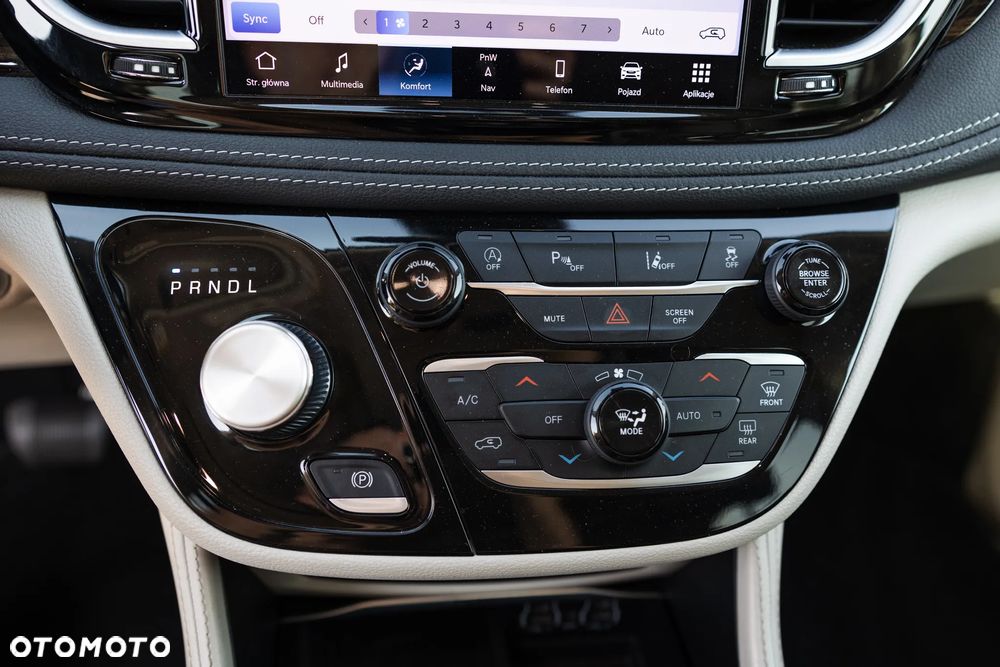 Chrysler Pacifica - 37